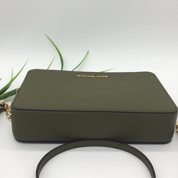 Michael Kors Jet Set Item Large East West Zip Crossbody Leather Olive 
NWT - Picture 7 of 12